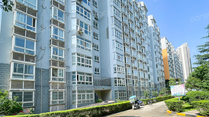 精典四季花园外景图