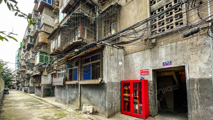 西安唐城服装公司家属院外景图