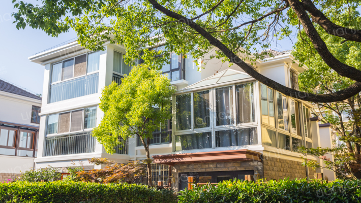 中南石上清泉外景图