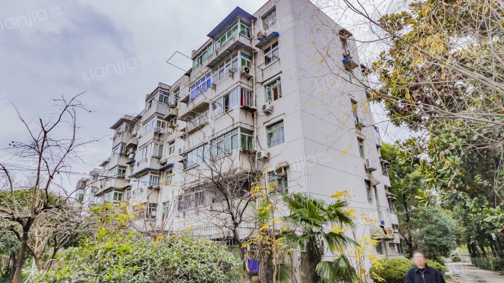 安农大五宿舍外景图