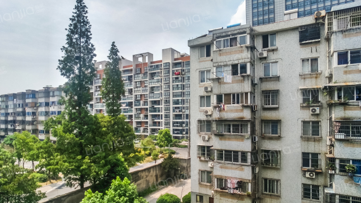 三元公寓外景图