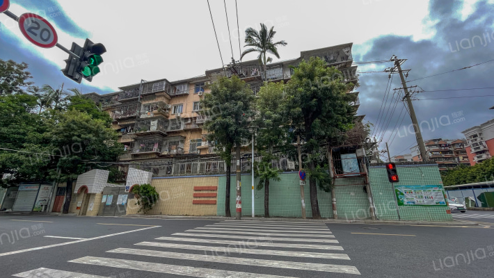 湖畔路12号外景图