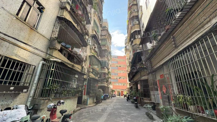 万中教工宿舍外景图