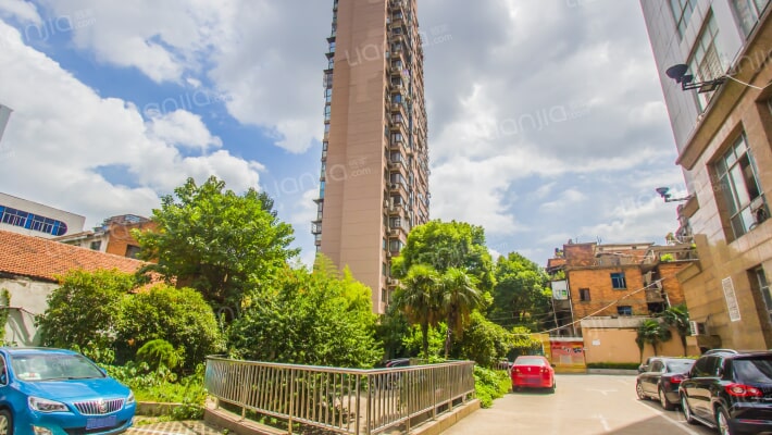 梅苑楼小区外景图