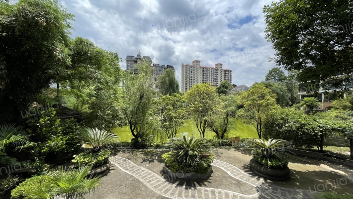 泉天下悠然居外景图