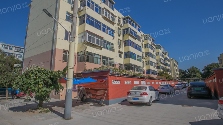 列电宿舍西院外景图