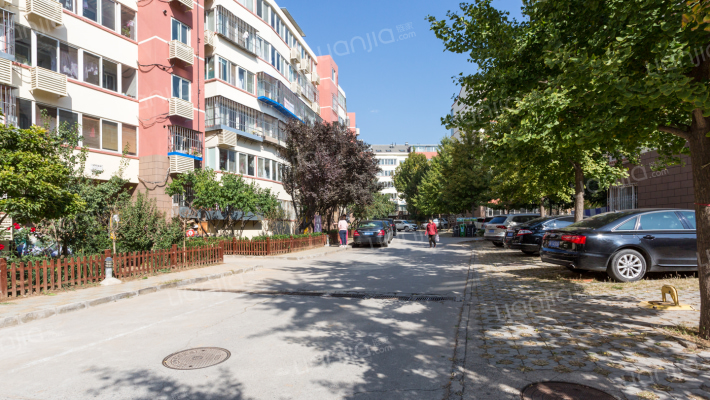 西山峻景外景图