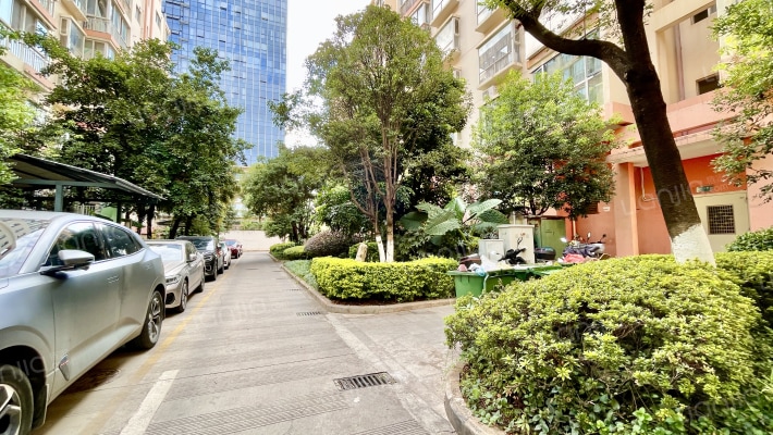 红河谷小区外景图