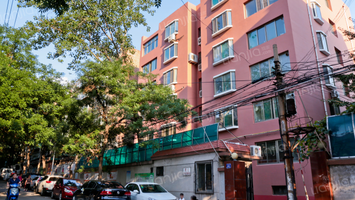 六里山路外景图