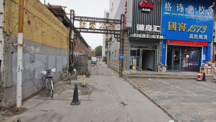 蟠龙公寓外景图