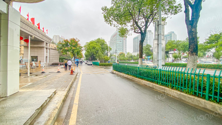 行政学院校园楼外景图