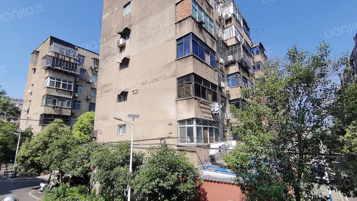 湖北制药厂家属院外景图