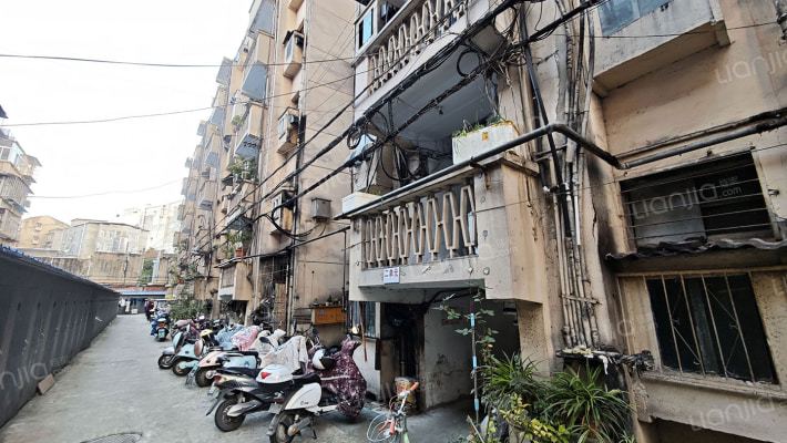 襄轴70分厂1号院外景图