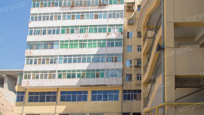 奔马家属院外景图