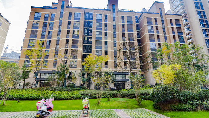 天玺华府外景图