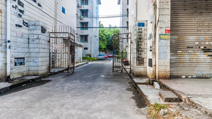 桂林市象山区人民法院宿舍外景图