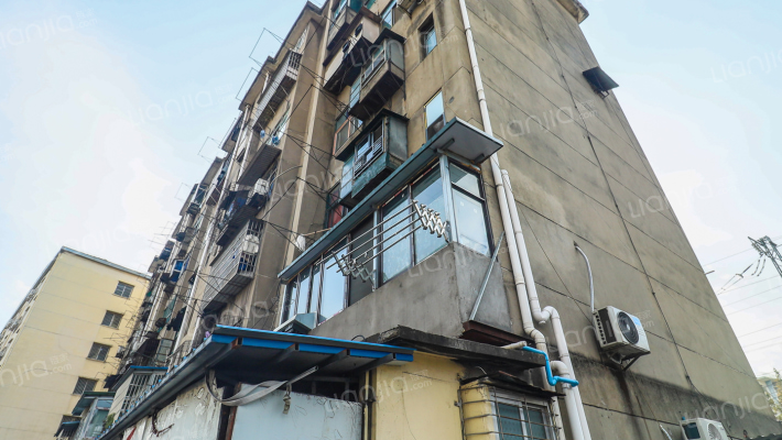 南昌机务段宿舍外景图