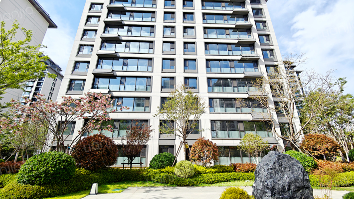 恒基·森与城外景图