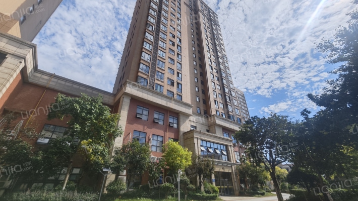 春城万象广场外景图