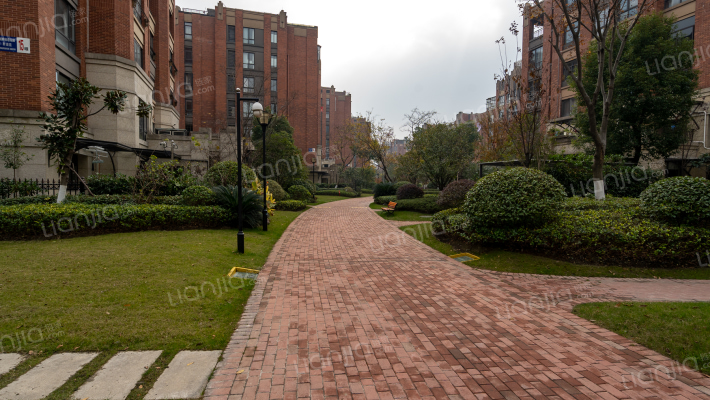 保利湖畔林语西区外景图