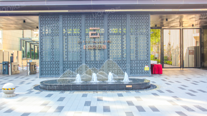 金辉滨河云著外景图