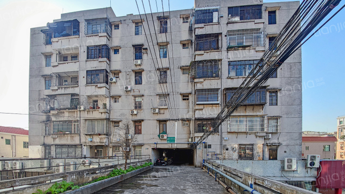 东苑路东苑市场外景图