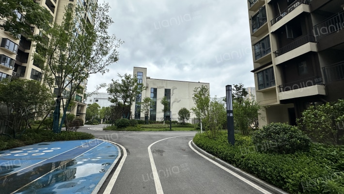 地铁中建·君和城外景图