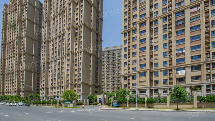 春天里外景图