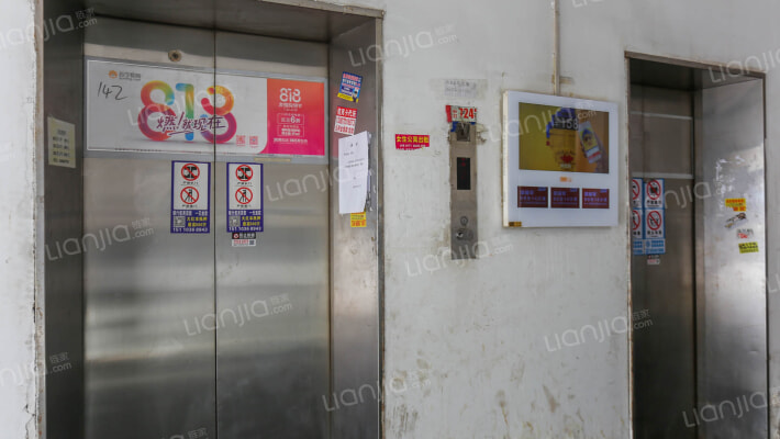 阳光华庭小区外景图