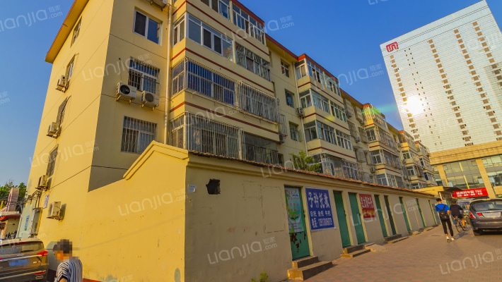 荣福道十小住宅楼外景图