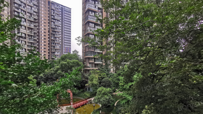 人居花照云庭外景图