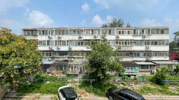 奶牛厂宿舍外景图