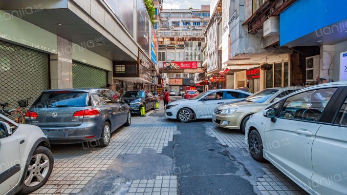 環球大厦外景图