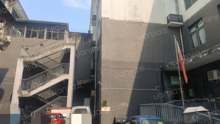 都江堰农机局宿舍外景图