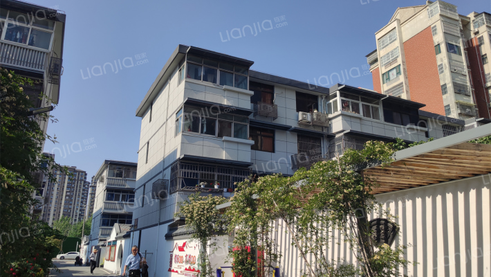 农行家属楼外景图