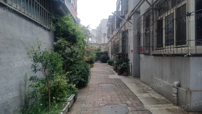 缝纫机宿舍外景图