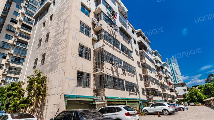 蓝天公寓外景图