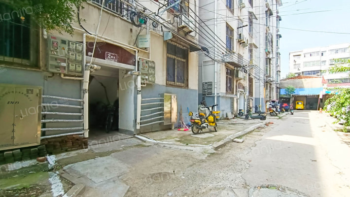 驿自由街铁路家属院外景图