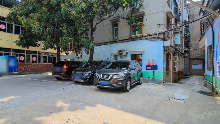 襄阳市文化旅游和新闻出版局积仓街家属院外景图