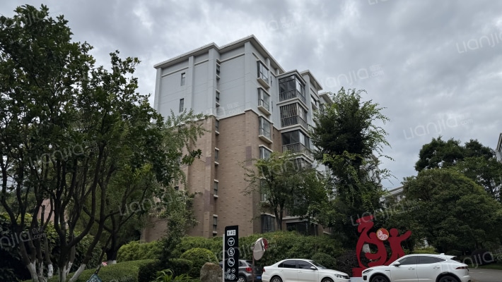 百大白龙潭紫岫院外景图