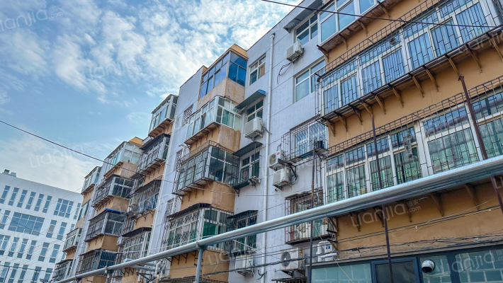 蓝天实验小学家属楼外景图