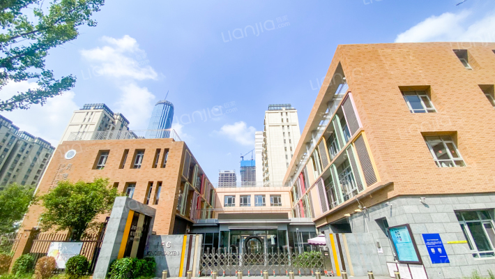 绿地IFC中央公馆B4区外景图