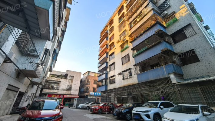 广场东路五街外景图