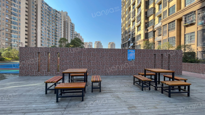 安拖家园外景图