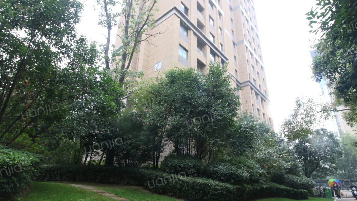 天朗大兴郡蔚蓝春城外景图