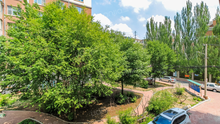 金融专科家属楼外景图