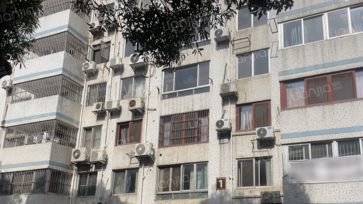 南宁市房产业开发总公司宿舍外景图