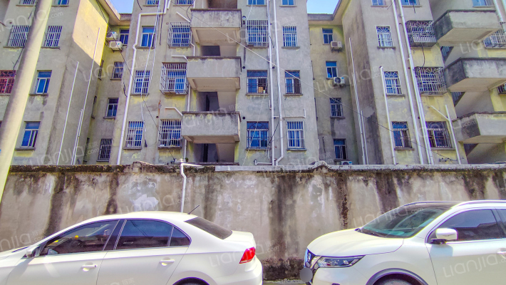 斜红路商业外景图