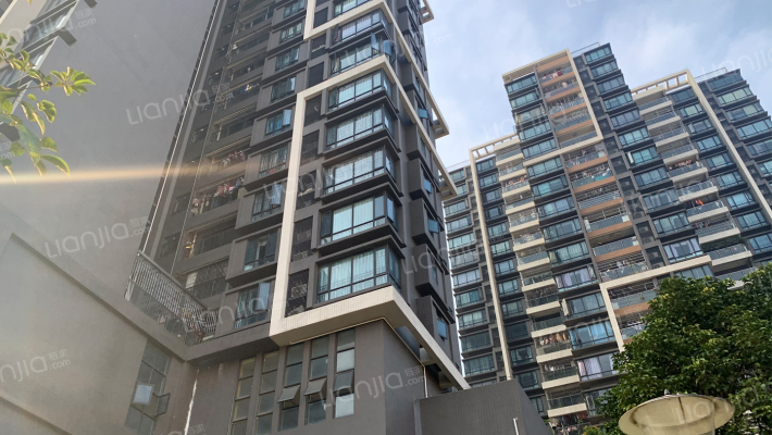 华普新翼外景图