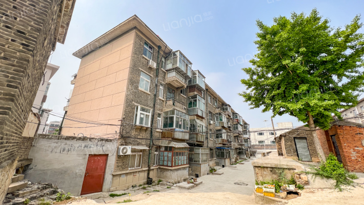 石油配件厂宿舍外景图